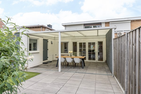 Foto - Te koop: Instapklaar gemoderniseerde geschakelde 2 onder 1 kap woning met voldoende woonoppervlakte, garage, berging en tuin in Simpelveld (Huls)